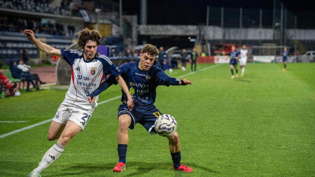 I precedenti tra Cavese e Casertana: lo scorso anno Casarotto decise il derby in favore dei falchetti