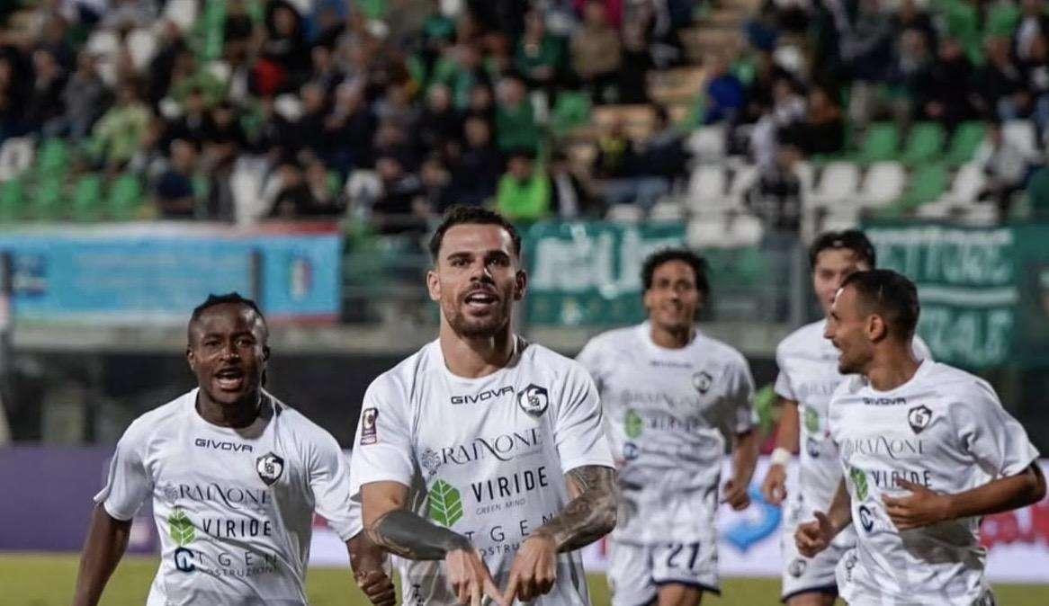 Concretezza e determinazione regalano la prima vittoria stagionale alla Cavese 
