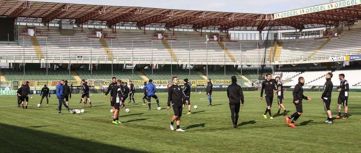 Nel giorno di Pasqua Camplone prova i calci piazzati
