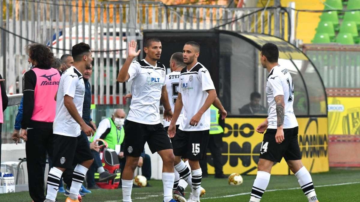 Pontedera-Cesena 2-0 | Chi si fa portar via dal vento è una banderuola…