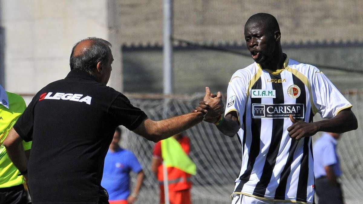 Papa Waigo abbandona moglie e figli e scappa negli Emirati Arabi