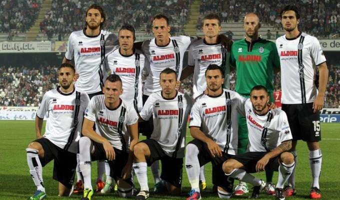 Le probabili formazioni di Crotone-Cesena. Capelli titolare, Cascione in panchina
