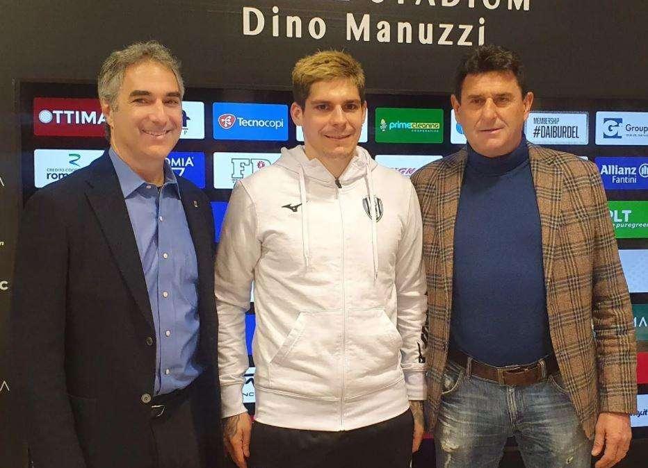 È il giorno di Frieser: “Conosco Schachner”. Il presidente Lewis: “Chiedo alla Curva Mare di tornare”