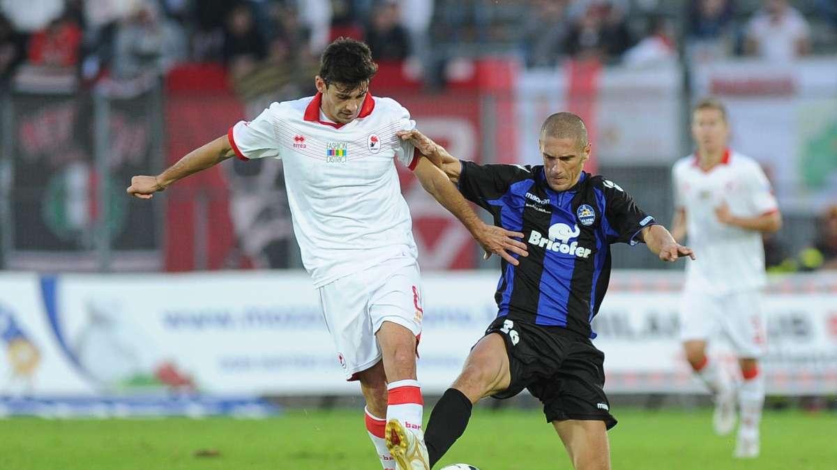 Play-off: il Bari annienta il Crotone 3-0
