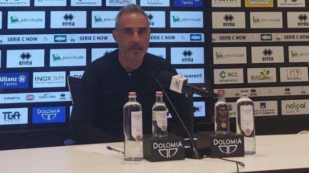 Toscano: “Shpendi? Al momento non c’è. La Lucchese gioca bene”