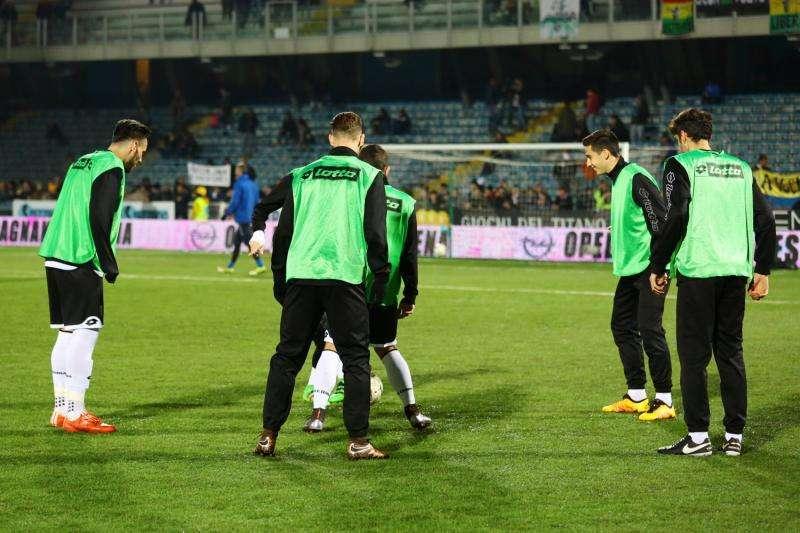 A te deg me: “Per il catenaccio, vi resta la ferramenta…”