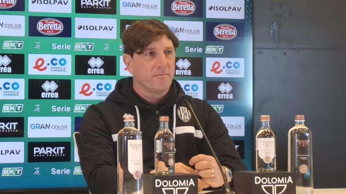 Mignani guardingo sul Frosinone: “Ha grandi individualità, non guardiamo la classifica”