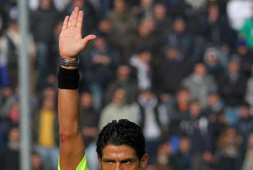 Genoa-Cesena, fischia Nasca di Bari