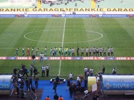 Udinese e Cesena (oggi in maglia verde) prima del fischio d'inzio