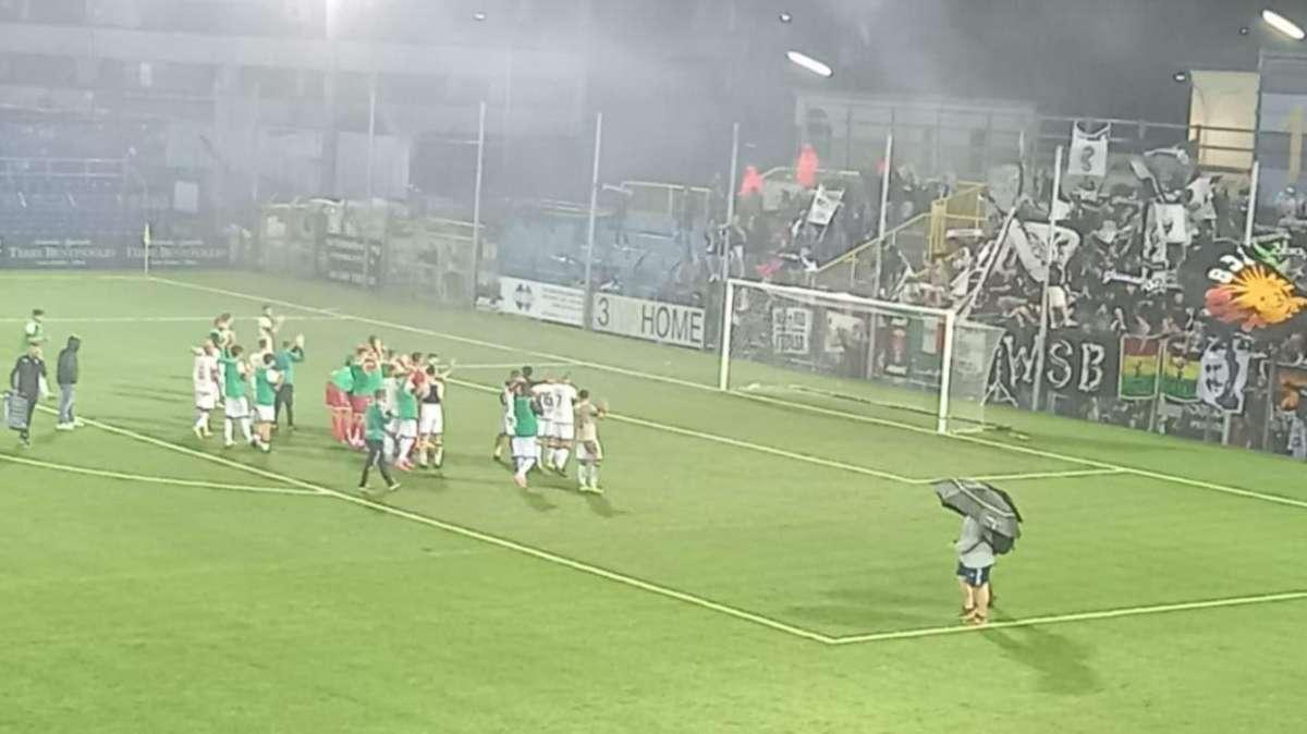Lecco-Cesena 1-2 | Cavalluccio bello ma distratto, il VAR e la pioggia lo salvano