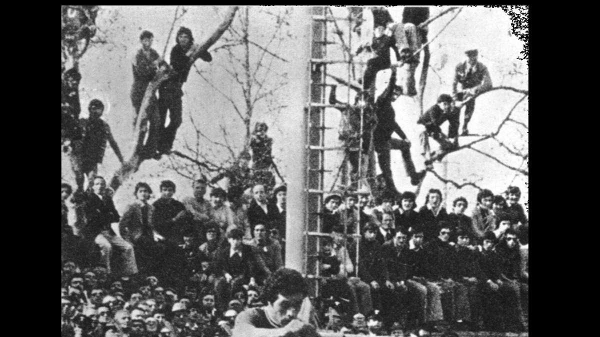 Un pubblico straripante assiste a Cesena-Juve del 1974. Foto tratta da "Calciofilm" (collezione Davide Cucchi)