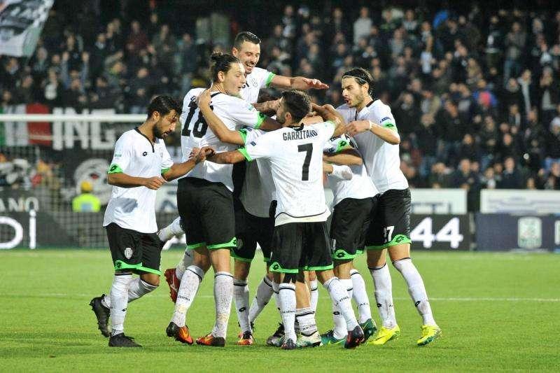 A TE DEG ME: "Guai al primo che fischia la squadra"