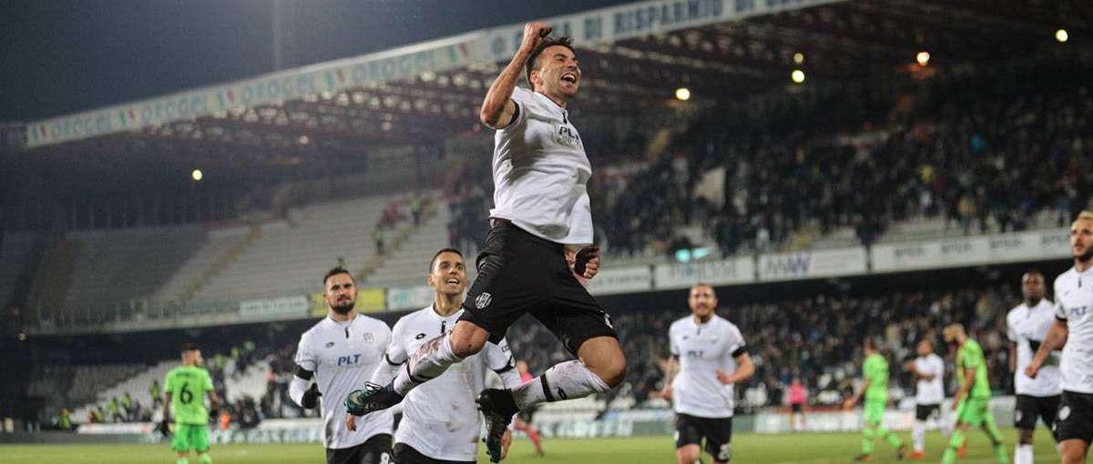 Moncini: "Due gol sotto la curva sono il massimo"