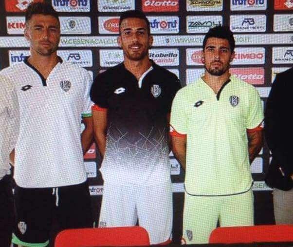Presentate le nuove divise