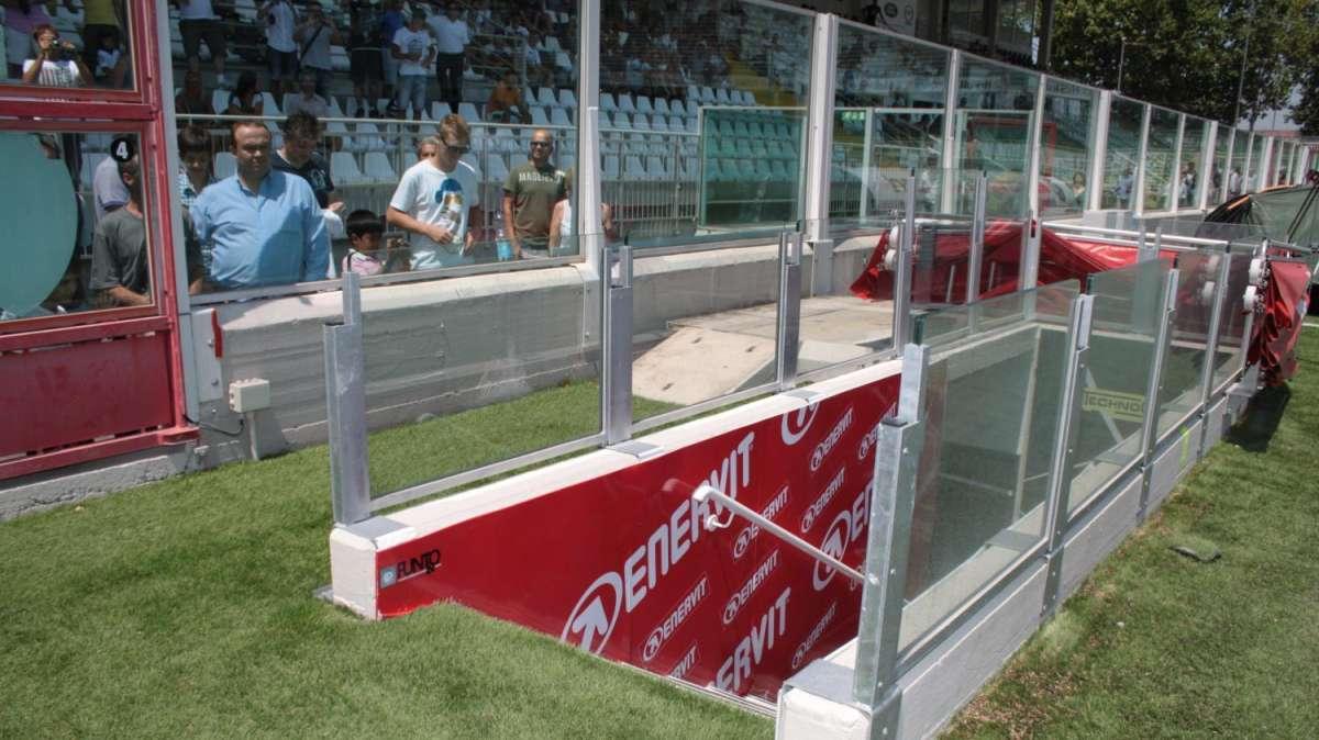Anche in tribuna cadono le barriere