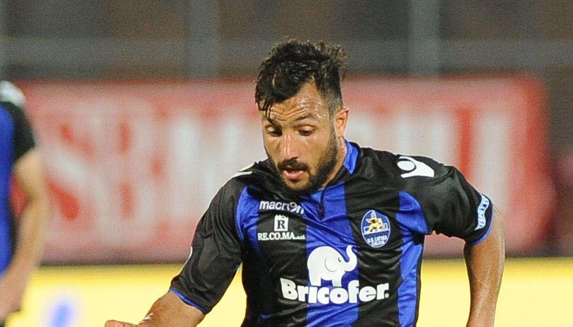 Il Latina piega il Cesena con Crimi e Laribi : il 3-1 pontino spegne il sogno promozione diretta e mette a rischio il quarto posto