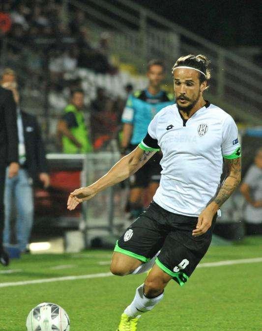 Ammonizione e multa per Rodriguez