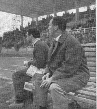 L'allenatore Guglielmo Trevisan sulla panchina del Cesena (foto trattata da "Il bianconero", numero unico del 3 febbraio 1962)