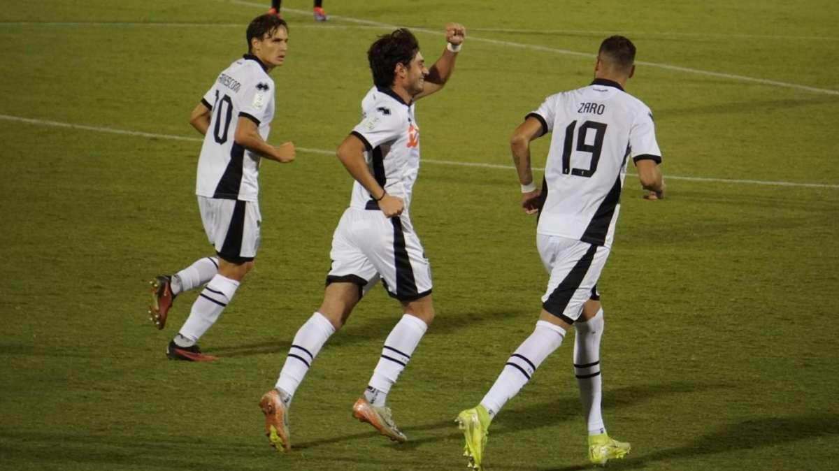 Cesena-Modena 1-0 | Il muro bianconero prevale sull'attacco gialloblù 