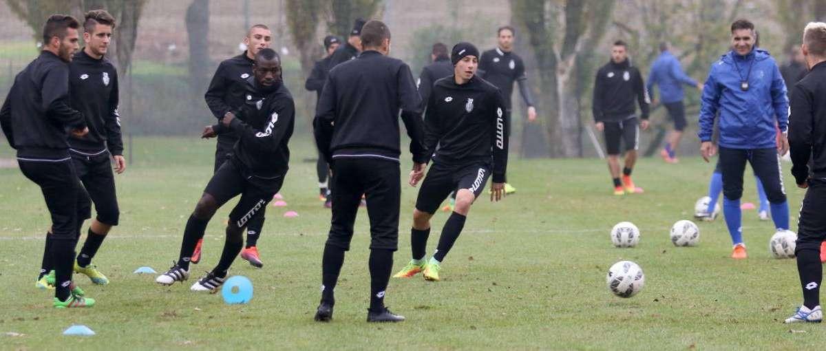 Continua la "cura Camplone": oggi doppio allenamento a tutta