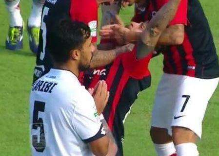 FOTONOTIZIA: Laribi, un gesto che vale mille parole