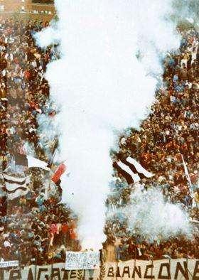 Un estintore per accendere il tifo