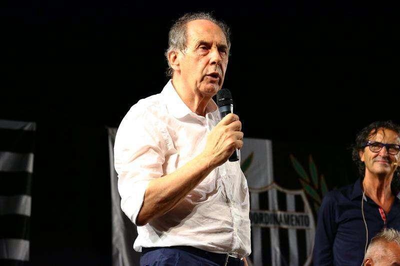A TE DEG ME "Foschi vuol apparire come il salvatore"