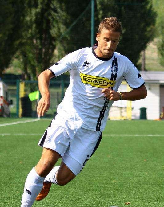 Un giovane difensore verso il Santarcangelo