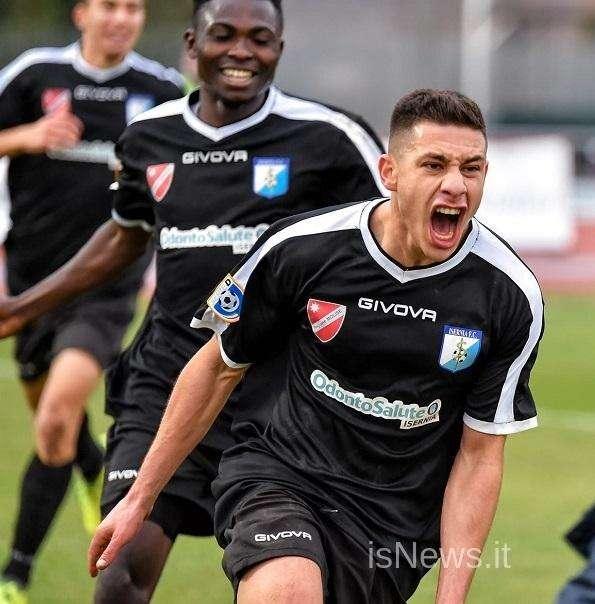 Ciccone esulta dopo un gol