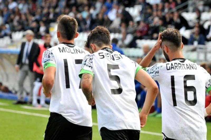 Solo Cesena e Cagliari sempre in zona play-off