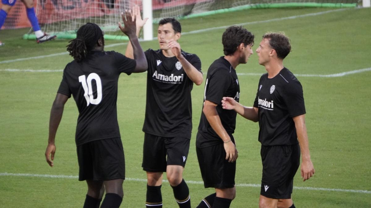 Il Cesena cala il tris contro la Vis Pesaro: i bianconeri convincono ma restano i nodi di mercato