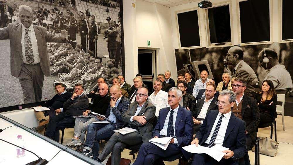 TANTI APPLAUSI. E UNA (PESANTE) CRITICA