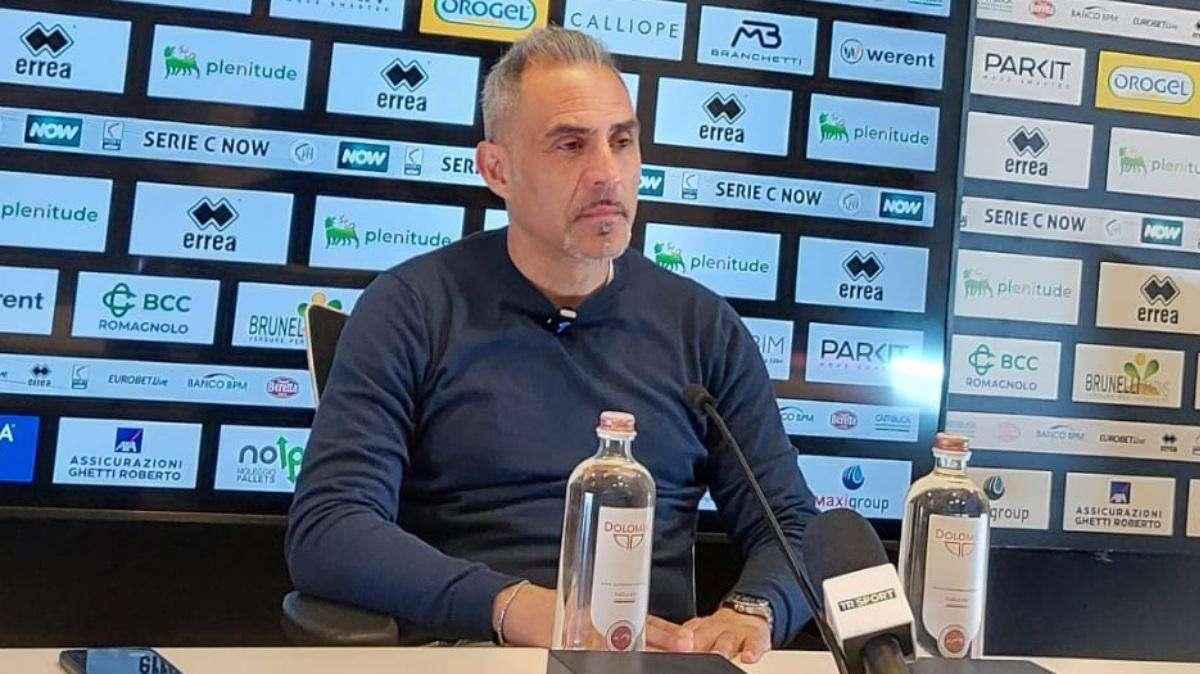Gli altri rinnovano, Toscano invoca la festa: “Non sarei coerente se parlassi di futuro”