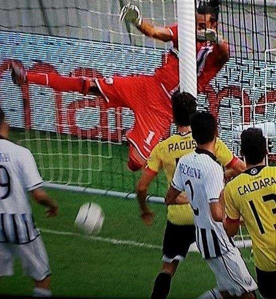 FOTO. Gol fantasma? Sembra di no