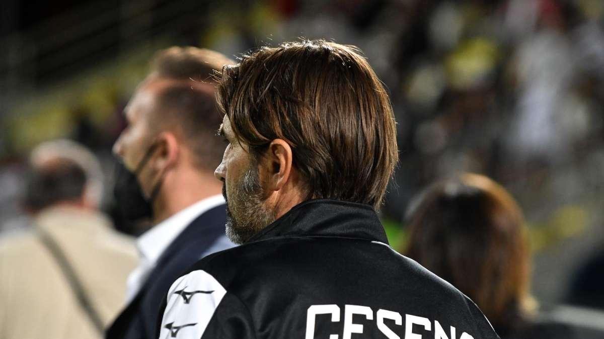 Viali si prepara al Pescara: "Dovremo tenerli lontani dall'area"
