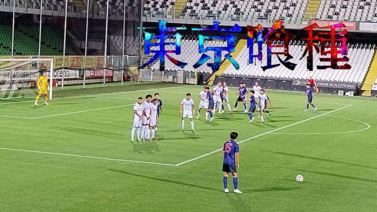 Pari con la rappresentativa giapponese. Blesa-gol e Siano para un rigore