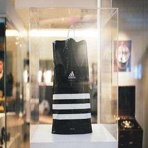  Adidas Group chiude l'epoca dei sacchetti di plastica