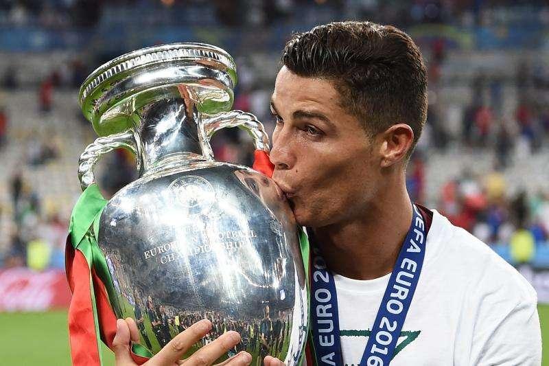 Ronaldo e Xavi: è guerra a distanza