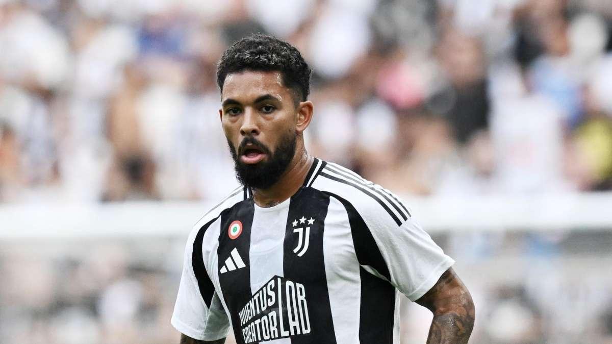 Aston Villa, sfiorato il -10 in campionato: cessione di Douglas Luiz una necessità
