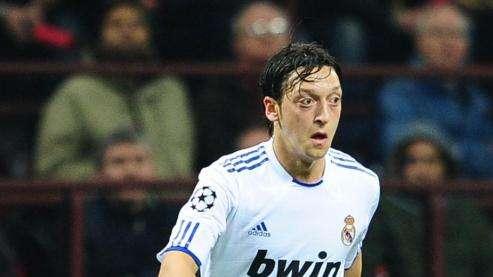Real Madrid, Ozil: "Non è vero che esco troppo la sera"