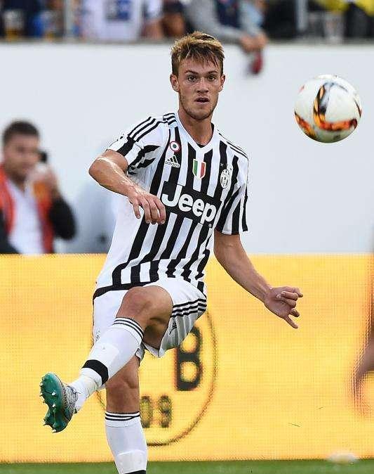 Napoli-Juve, contatto per Rugani