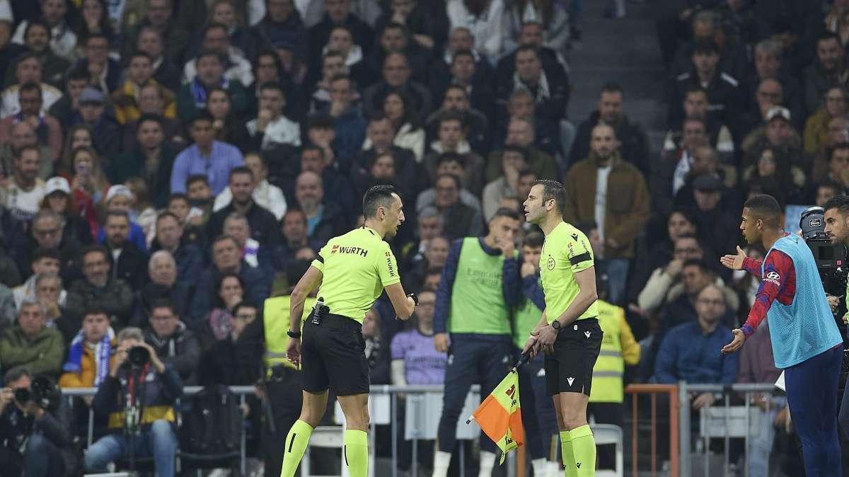 Slovan Bratislava-Milan, squadra arbitrale tutta spagnola: dirigerà José Maria Sanchez