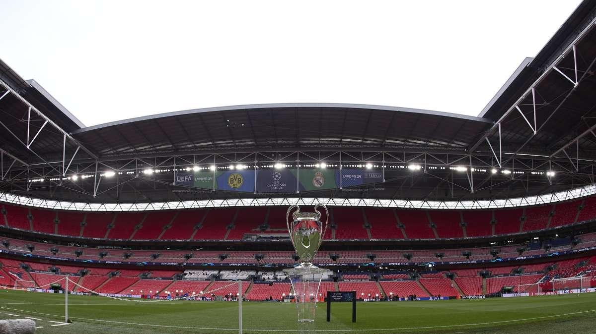 Arbitri ubriachi prima di Dinamo Kiev-Rangers, arriva la sanzione della Federcalcio polacca