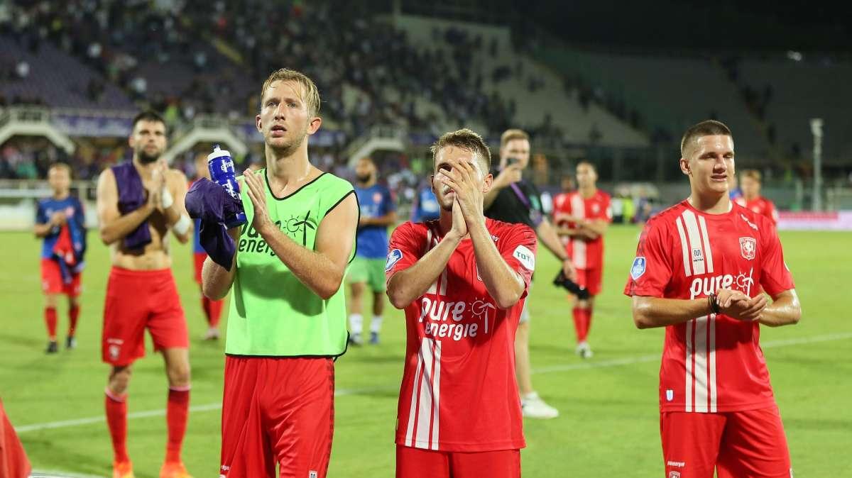 Twente multato dalla UEFA: punito il lancio di bicchieri da parte dei tifosi