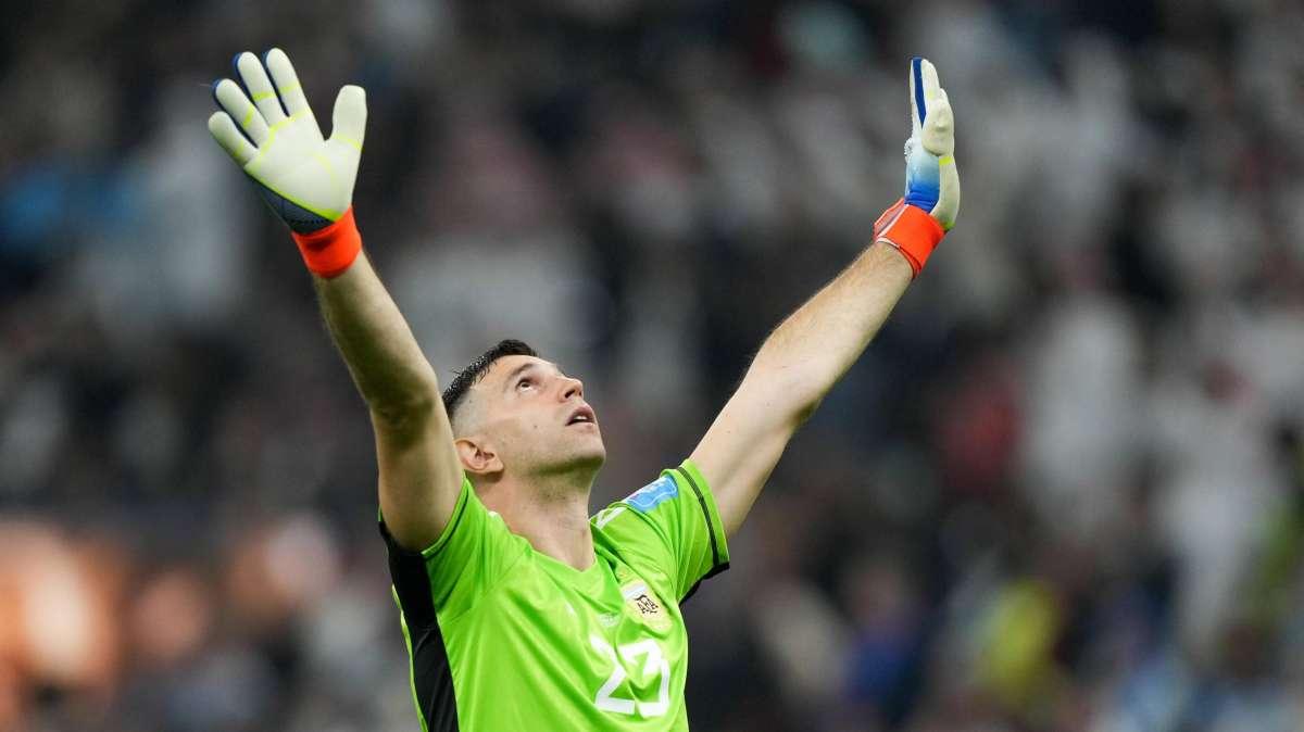 Aston Villa-Juve, Martinez ne fa un'altra delle sue: sfotte Di Gregorio in occasione del gol annullato ai "Villans"
