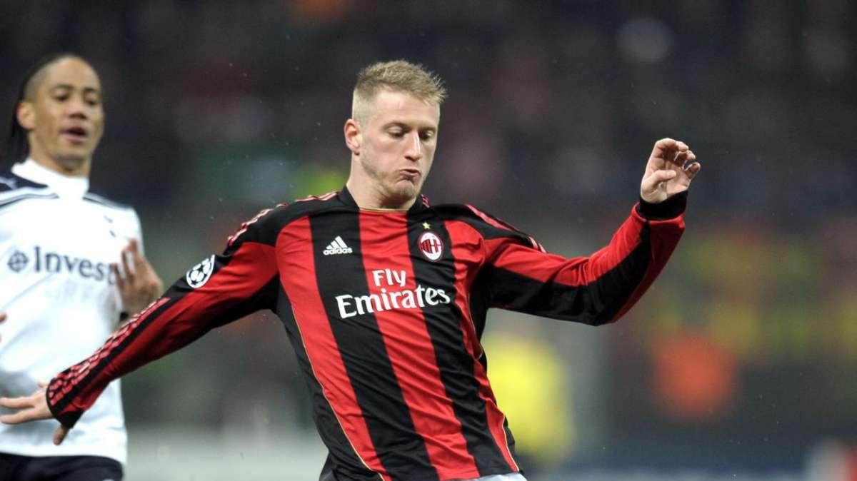 Fermata San Siro: arriva la freccia rossonera
