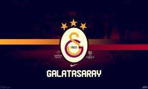 Galatasaray grande dalla cintola in su