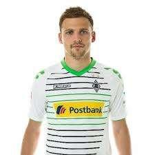 Calciomercato Roma: Hernandez o Jantschke per la difesa  