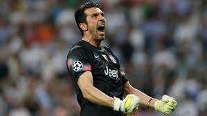 Juventus, Buffon premiato con il Golden Foot 2016 