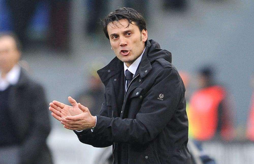 Roma, idea Subotic per sostituire Mexes